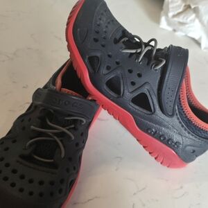 CROCS Kids Navy and Red Water-Ready Clog Sneakers